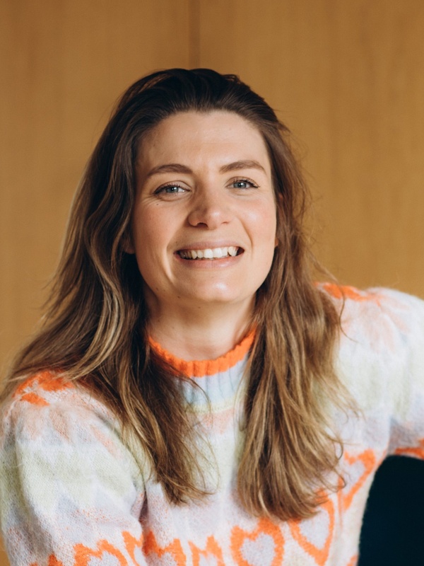  Rebecca Dell